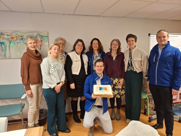 Taart en warme woorden voor vrijwilligers NPV-thuishulp Zuidplas